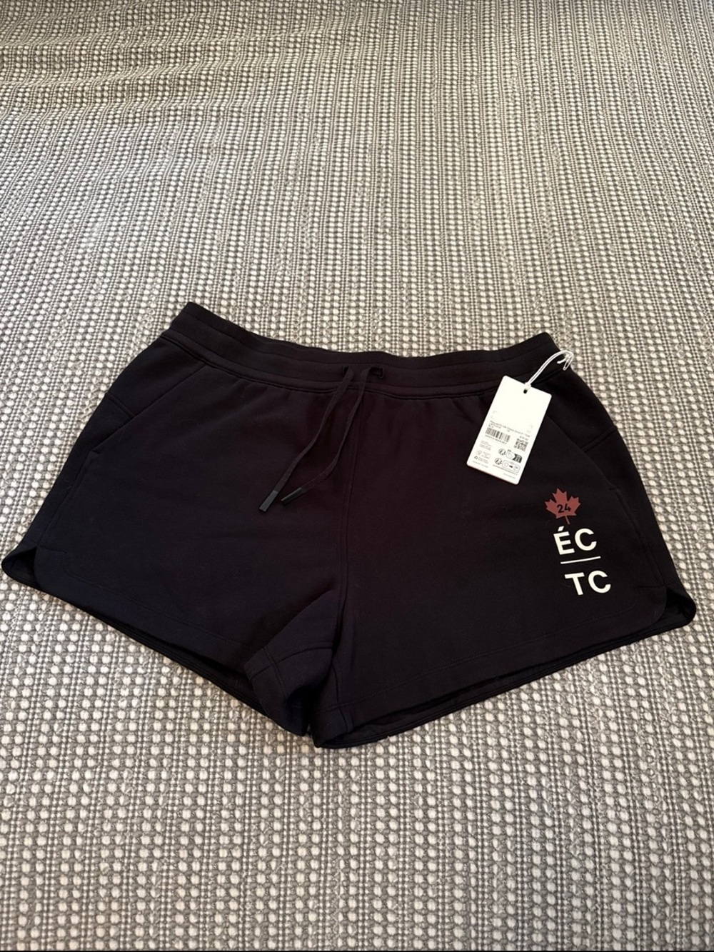 NWT Lululemon relaxed-fit HR Fleece Short 4” TCR team Canada women size 14